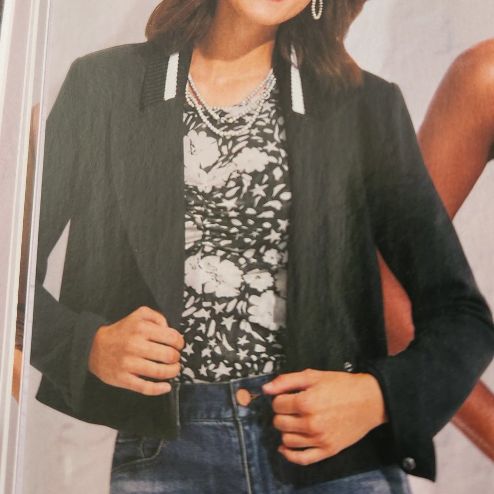 CAbi Black Tie Jacket Spring 2022 NWT Size 8